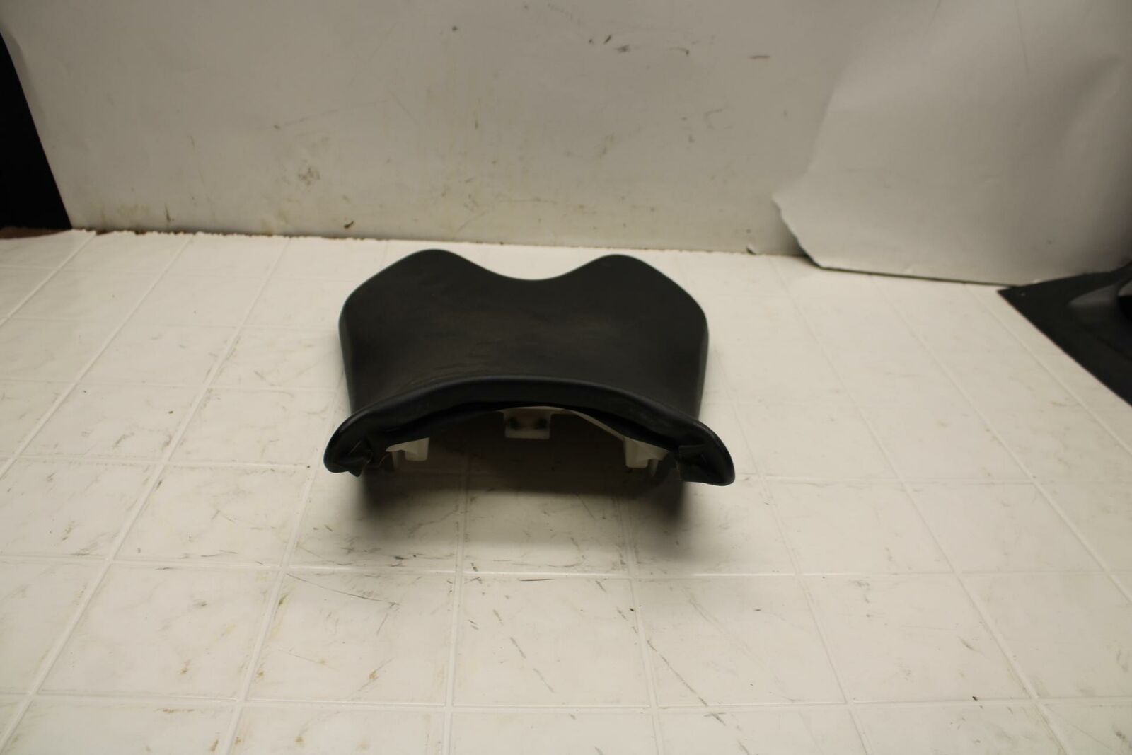 08-16 YAMAHA YZF R6 FRONT DRIVERS SEAT PAD SADDLE PILLION BB406