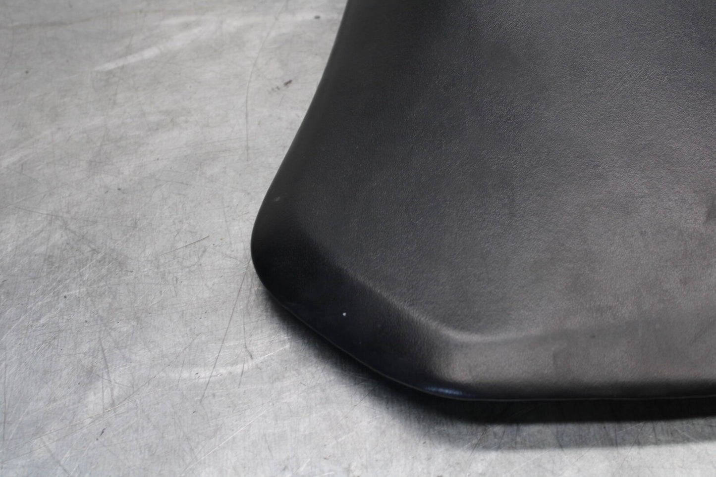 05-06 HONDA CBR600RR FRONT DRIVERS SEAT PAD SADDLE PILLION 77100-MEE-D00 BB655