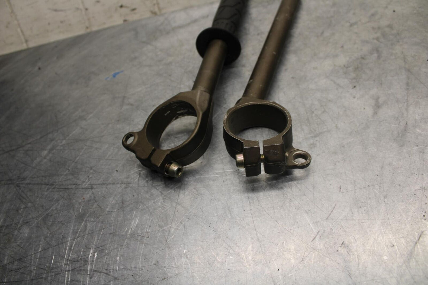 2005 Kawasaki Ninja ZX6R ZX636C LEFT RIGHT CLIP ON ONS HANDLEBARS PAIR SET BB03