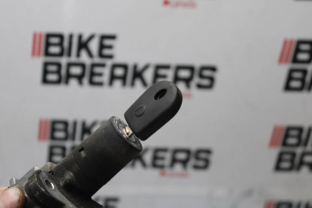 05 DUCATI SUPERSPORT 800 IGNITION LOCK KEY SET W/ GAS CAP AND SEAT LOCK BB913