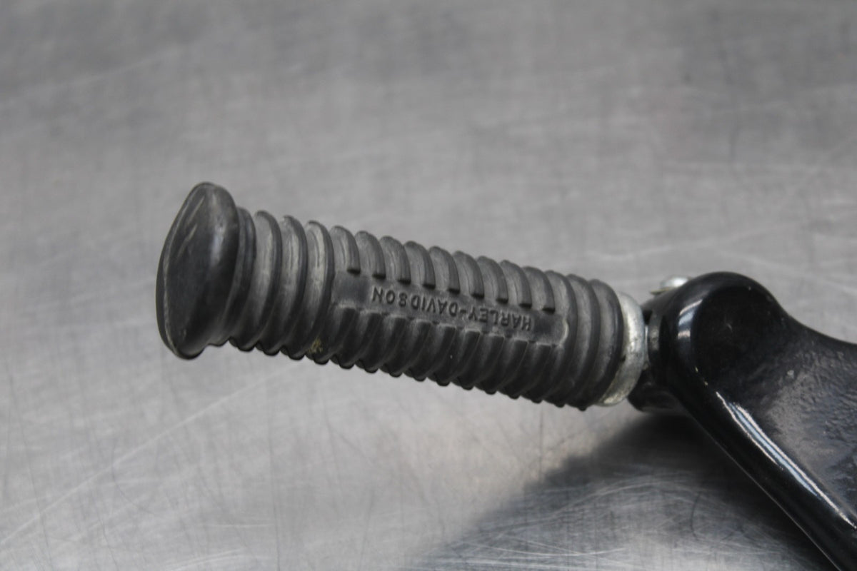 07 HARLEY-DAVIDSON SPORTSTER 1200 XL1200C REAR PASSENGER FOOT STEP PEG SET BB833