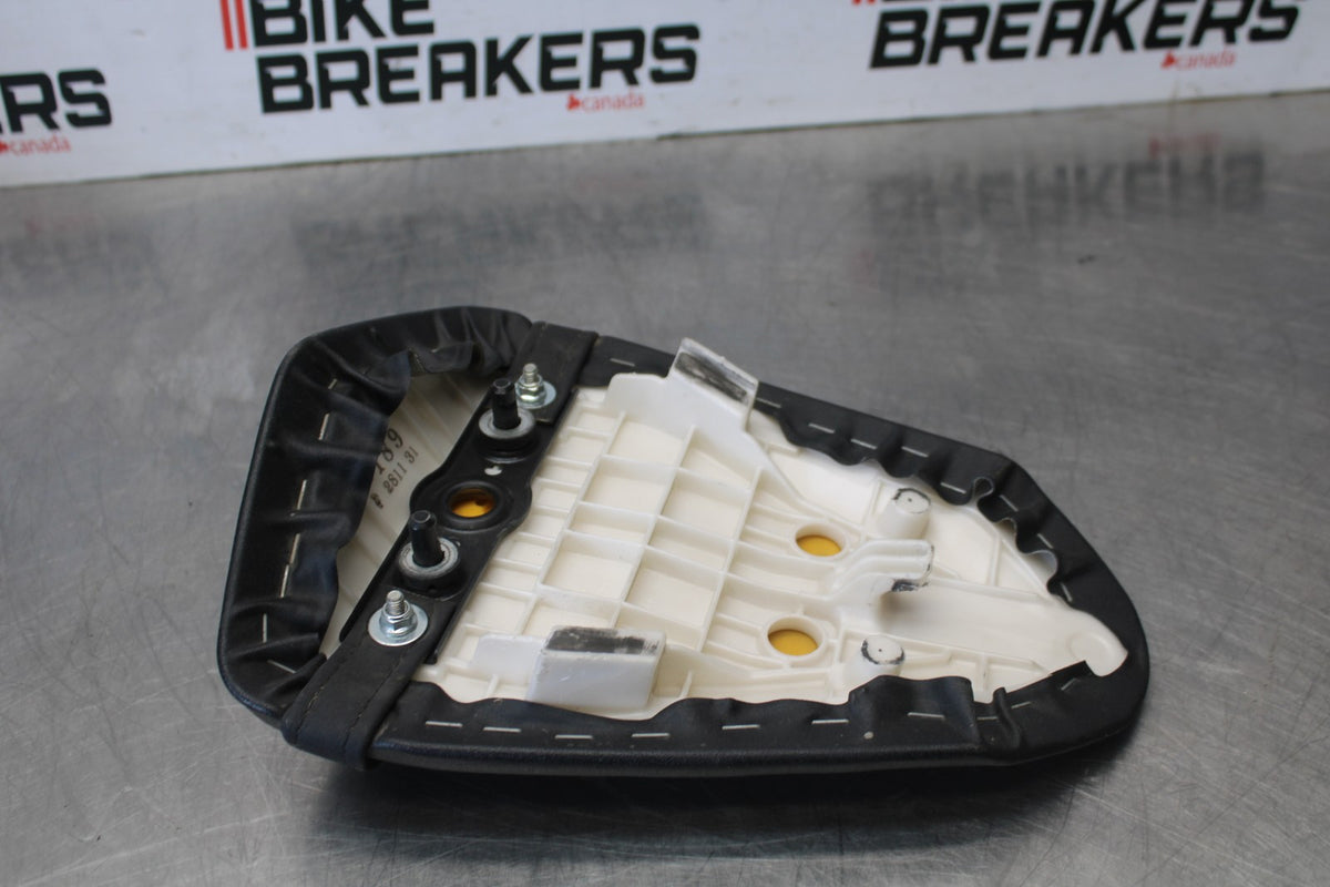 13-18 KAWASAKI NINJA ZX6R REAR BACK PASSENGER TANDEM SEAT PAD SADDLE BB908