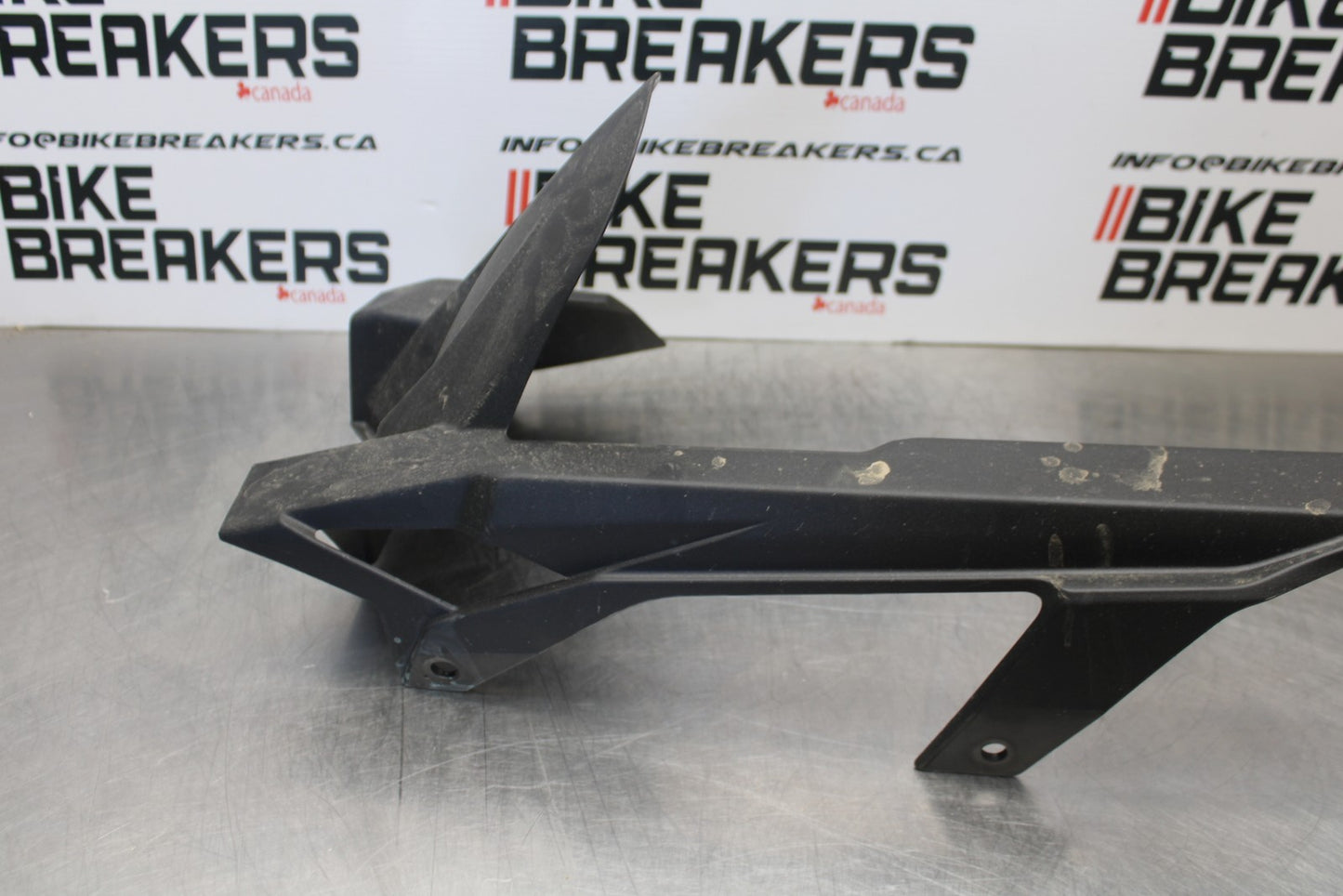 18-23 KAWASAKI NINJA 400 EX400 REAR BACK DRIVE CHAIN GUARD COVER SHIELD BB192