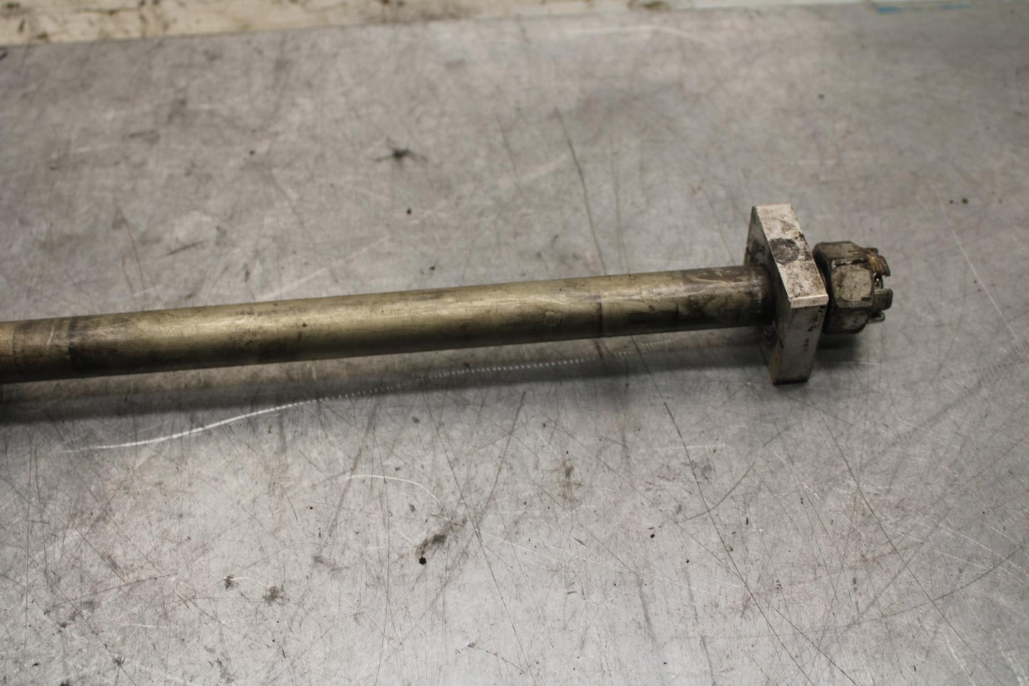 17 KAWASAKI Z900 ZR900 REAR AXLE BACK WHEEL RIM PIVOT BOLT AXEL BB549