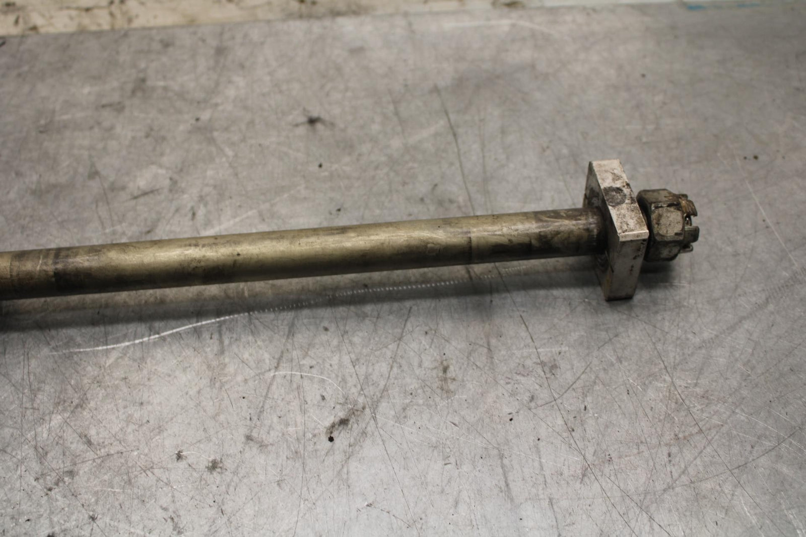 17 KAWASAKI Z900 ZR900 REAR AXLE BACK WHEEL RIM PIVOT BOLT AXEL BB549