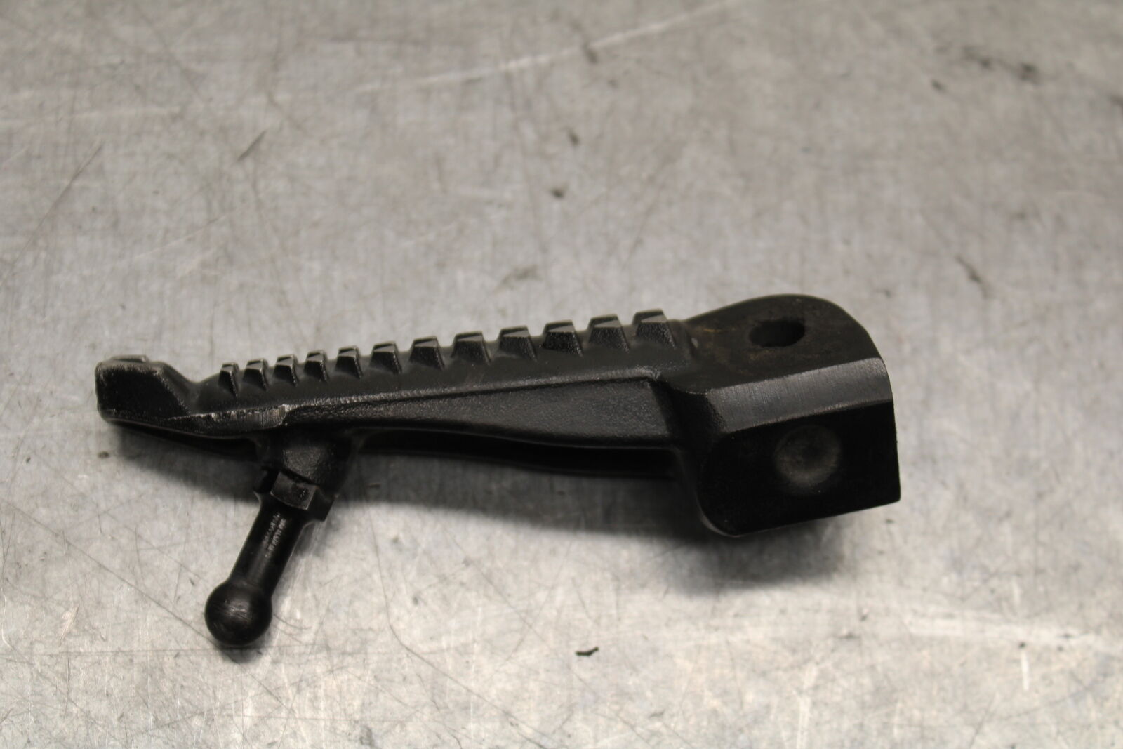 16 KAWASAKI NINJA ZX10R RIGHT FRONT FOOT REST PEG STEP 34028-0140 BB650