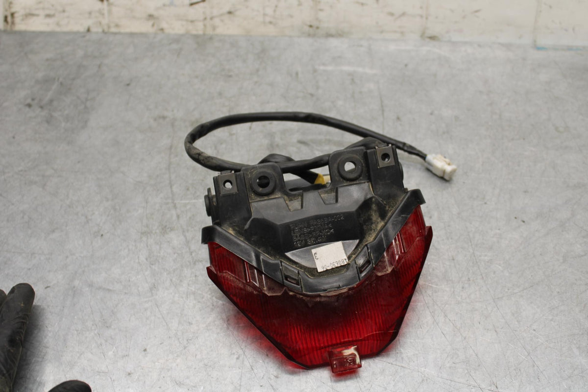19 YAMAHA YZF R3 REAR TAIL TAILLIGHT BACK BRAKE LIGHT BB56