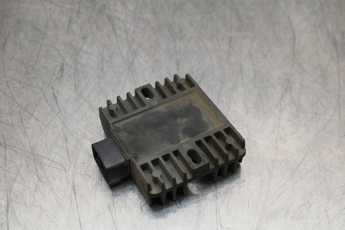 09 YAMAHA ROYAL STAR XVZ1300TF VENTURE RECTIFIER VOLTAGE REGULATOR BB151