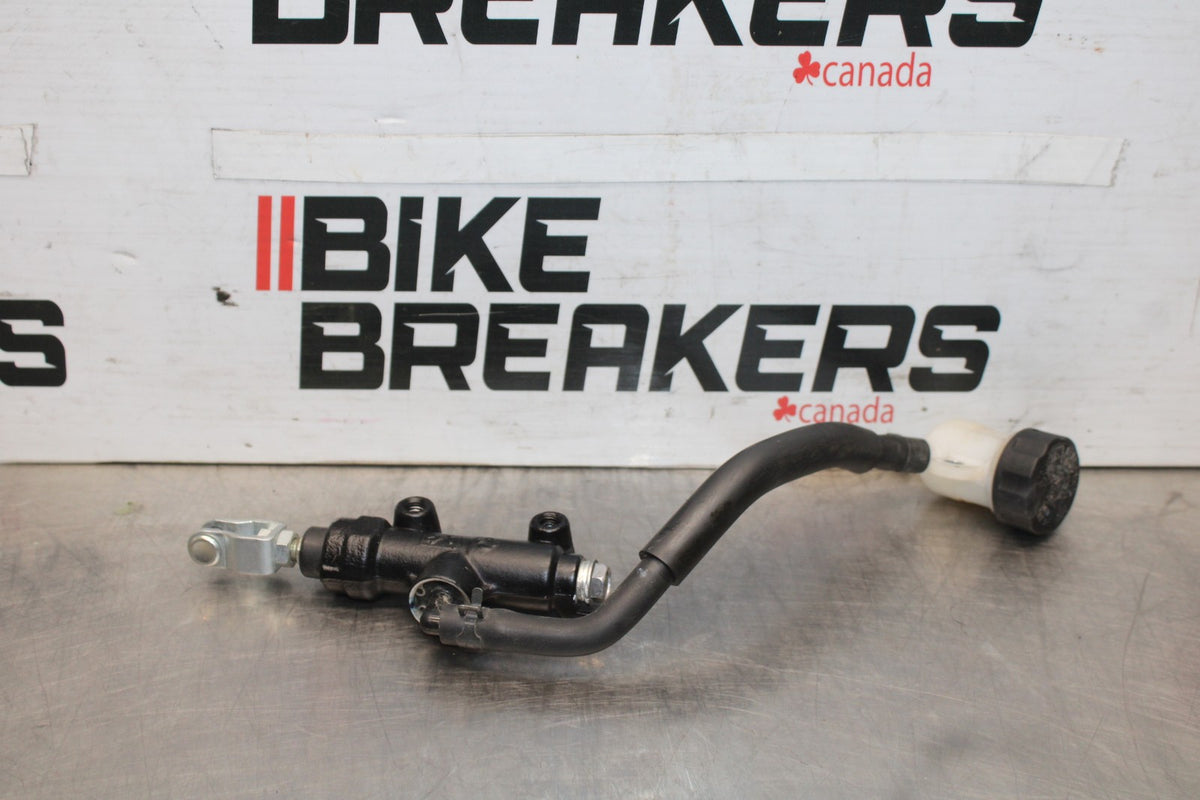 24-25 KAWASAKI NINJA ZX6R REAR BACK BRAKE MASTER CYLINDER W RESERVOIR BB939