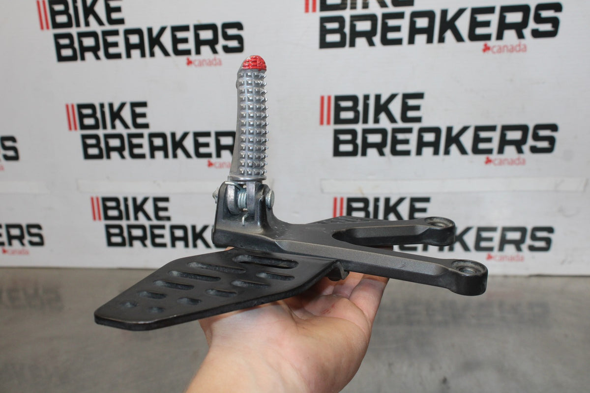 17 YAMAHA YZF R6 LEFT REARSET REAR SET DRIVER FOOT PEG REST STOP BB922