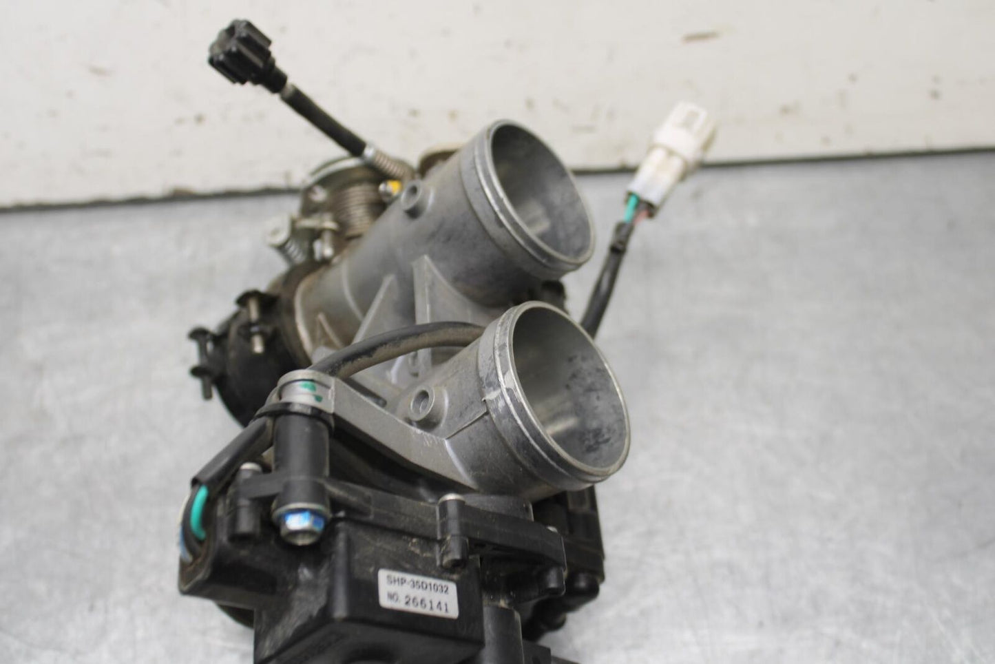 15-16 KAWASAKI EX300 MAIN FUEL INJECTORS / THROTTLE BODIES BB635