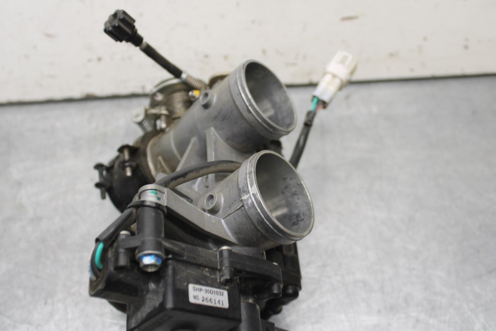 15-16 KAWASAKI EX300 MAIN FUEL INJECTORS / THROTTLE BODIES BB635