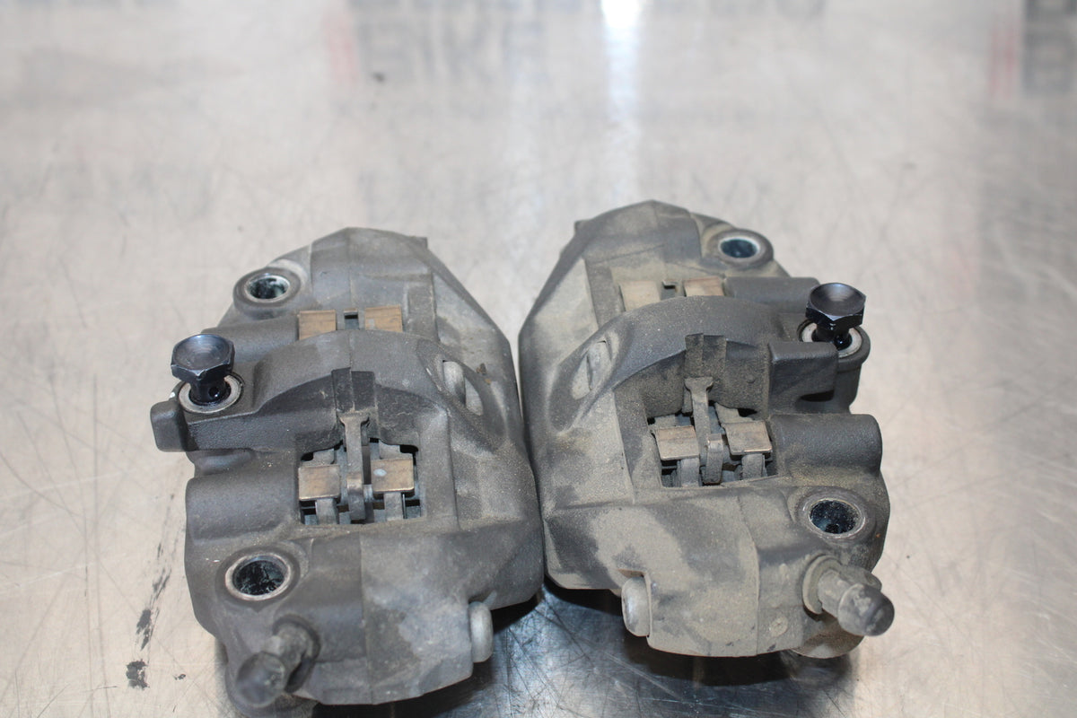 05-06 HONDA CBR600RR RIGHT LEFT FRONT BRAKE CALIPER SET PAIR CALIPERS BB149