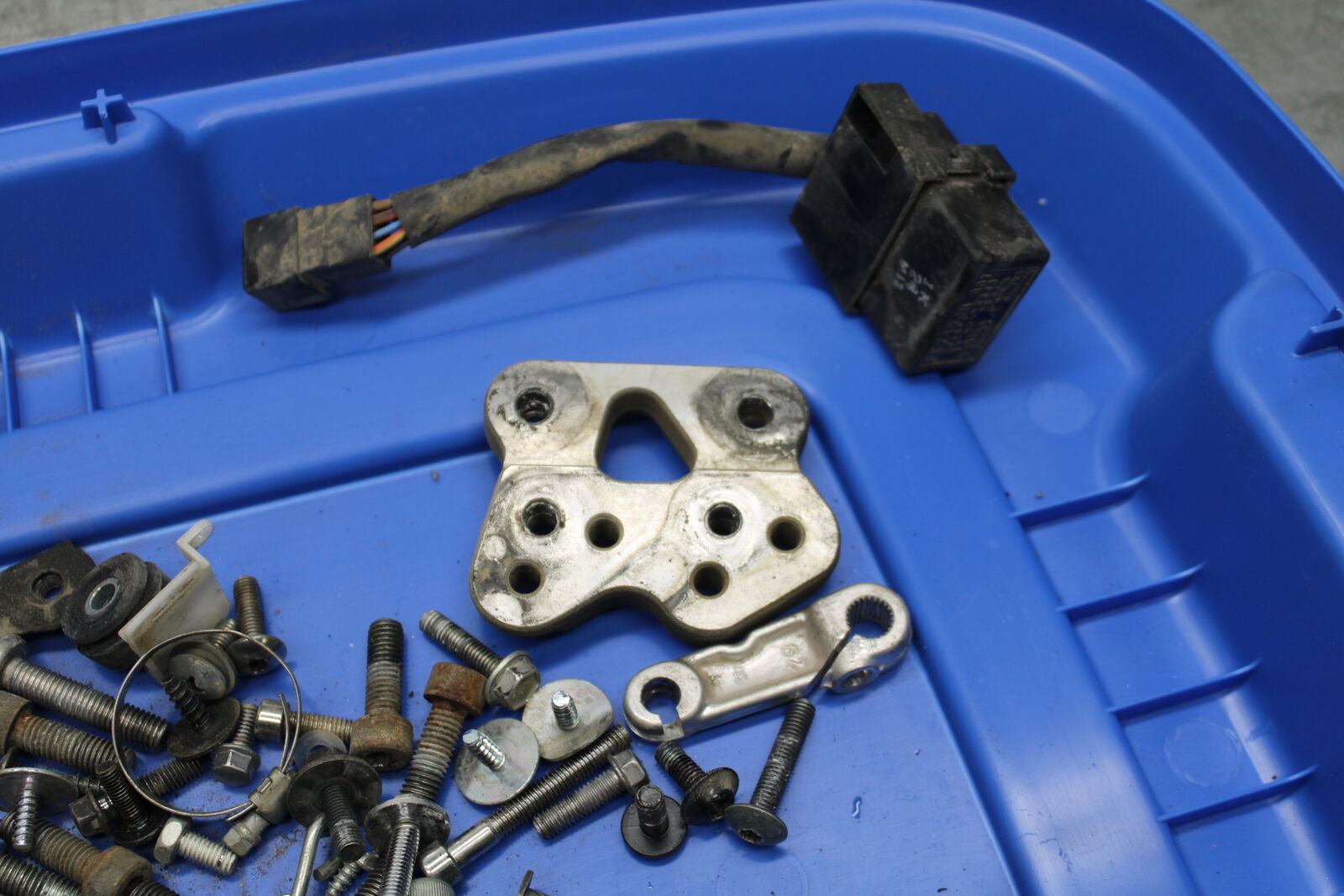 08-10 SUZUKI GSXR 600 MOUNTING BOLTS HARDWARE MOTOR SCREWS  BB721