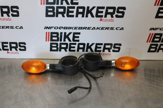 05-06 VICTORY KINGPIN DELUXE FRONT TURN SIGNALS LIGHT INDICATORS BB195