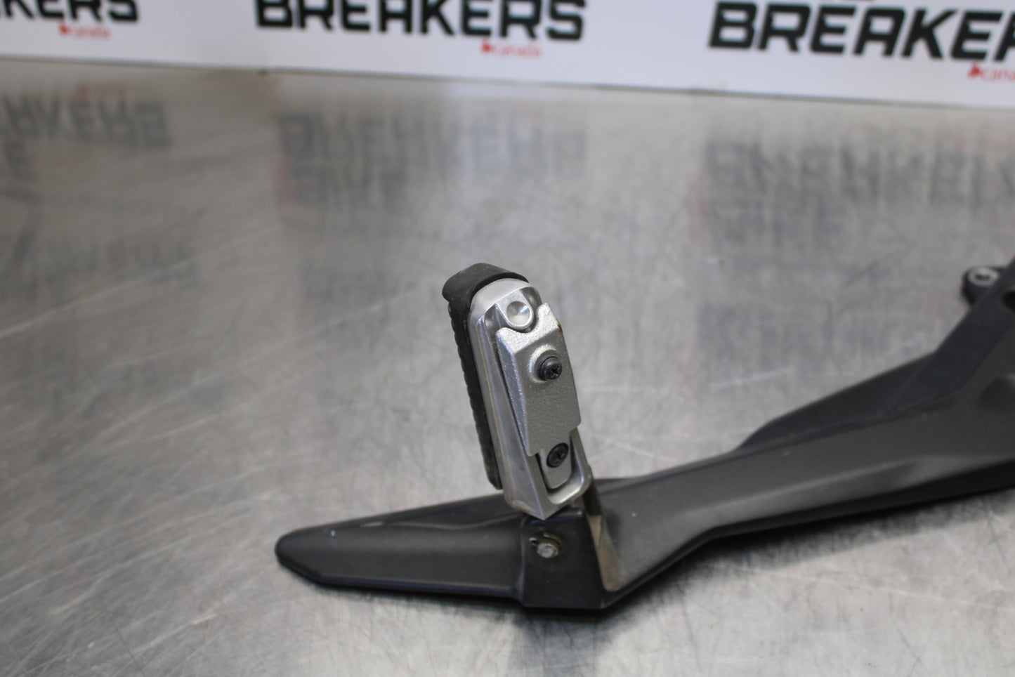 09-15 YAMAHA FZ6R RIGHT REARSET REAR SET DRIVER FOOT PEG REST STOP BB161