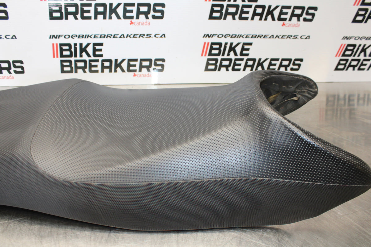 04-09 SUZUKI GS500F FRONT REAR SEAT SADDLE BB165