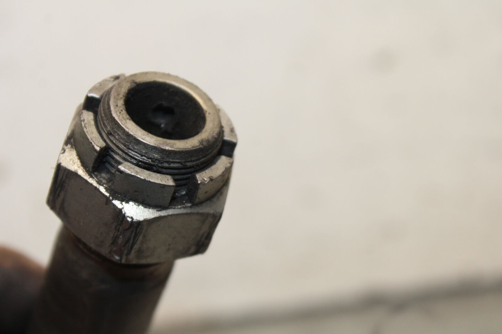 09-12 KAWASAKI NINJA ZX6R ZX600R REAR AXLE BACK WHEEL RIM PIVOT BOLT AXEL BB656