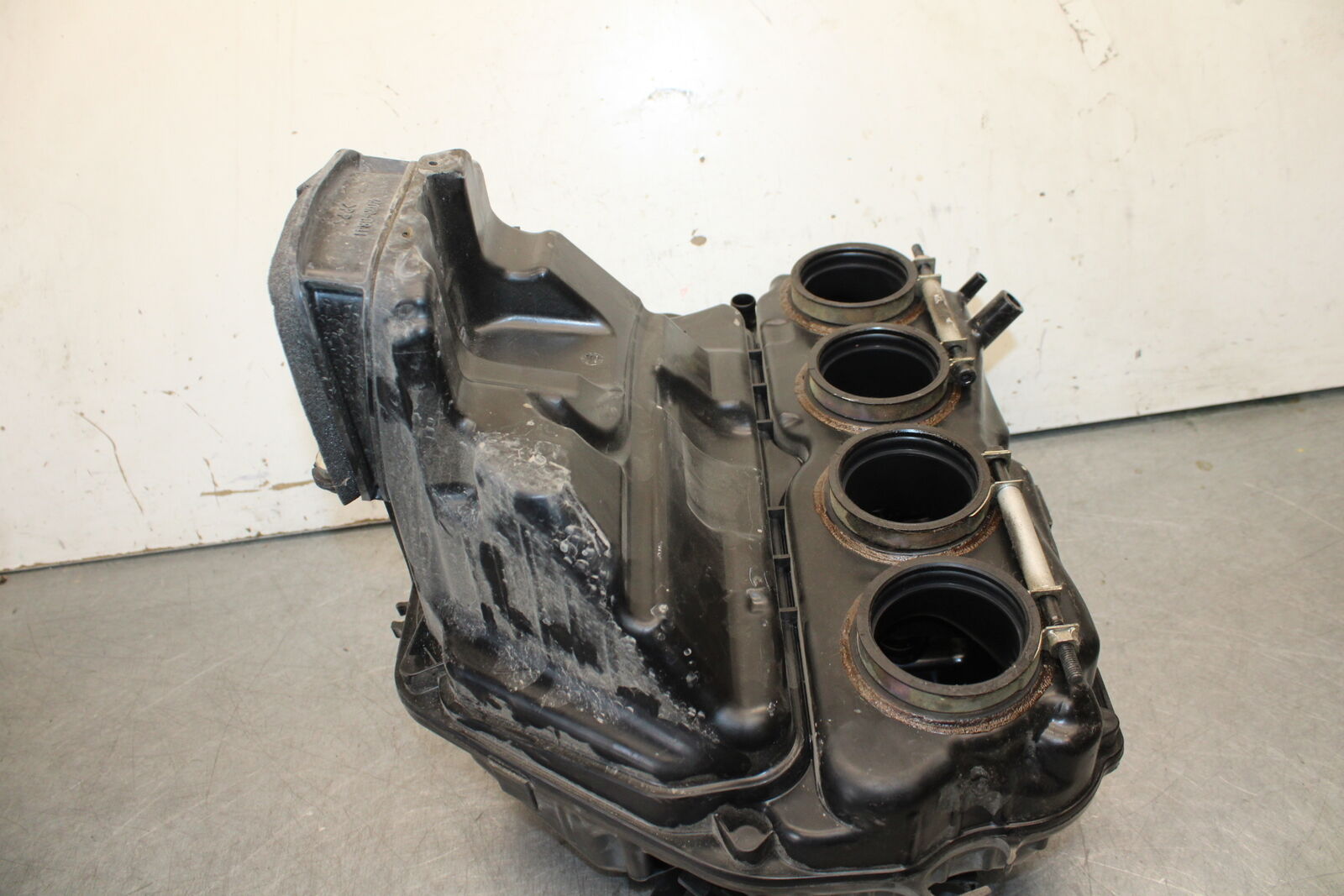 16 KAWASAKI NINJA ZX10R AIRBOX AIR INTAKE FILTER BOX 11010-0844 BB650