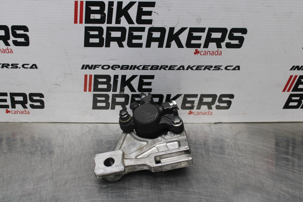 15 SUZUKI GW250F REAR BACK BRAKE CALIPER W MOUNT BRACKET BB789