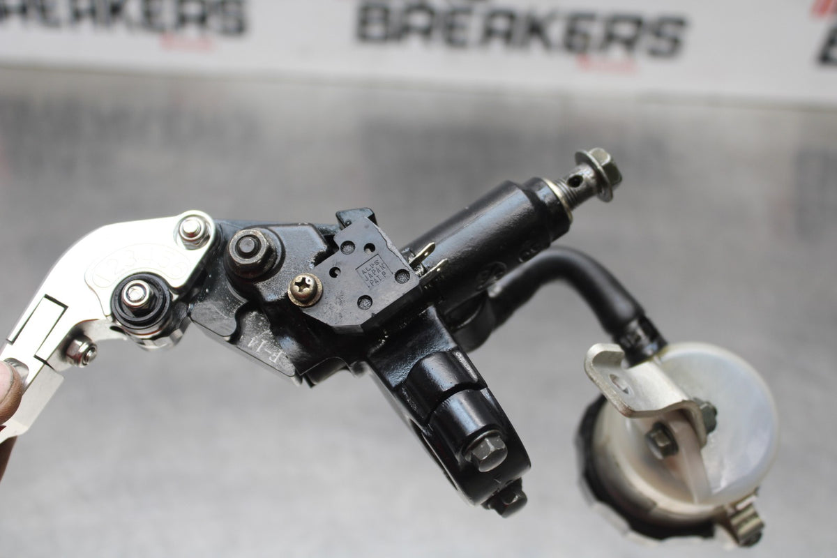 00 SUZUKI GSXR750 FRONT BRAKE MASTER CYLINDER w/ LEVER BB820