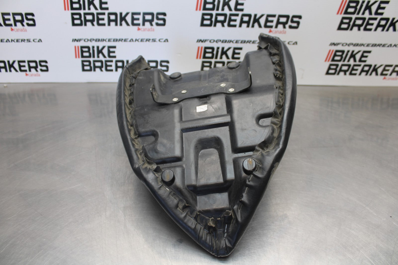 05-06 VICTORY KINGPIN DELUXE FRONT DRIVERS SEAT BB195
