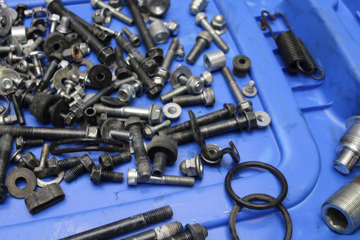 07 HONDA VTX1300R BOLTS HARDWARE MOTOR SCREWS BB825
