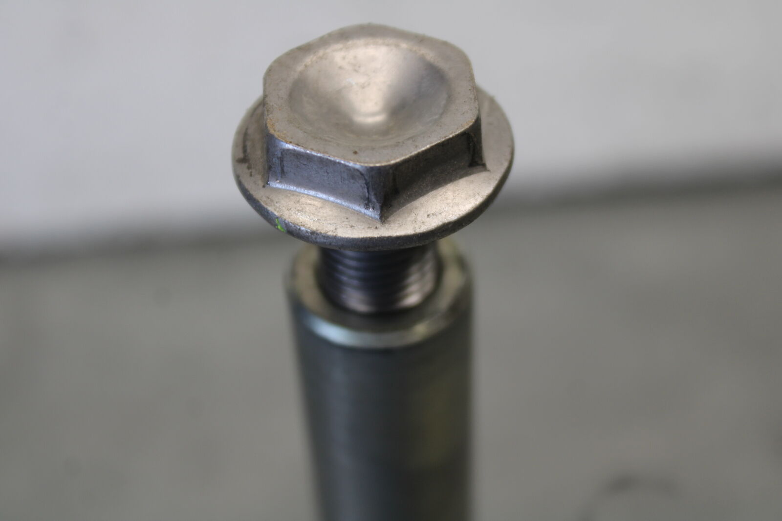 07-08 YAMAHA YZF R1 FRONT WHEEL RIM AXLE PIVOT BOLT BB675