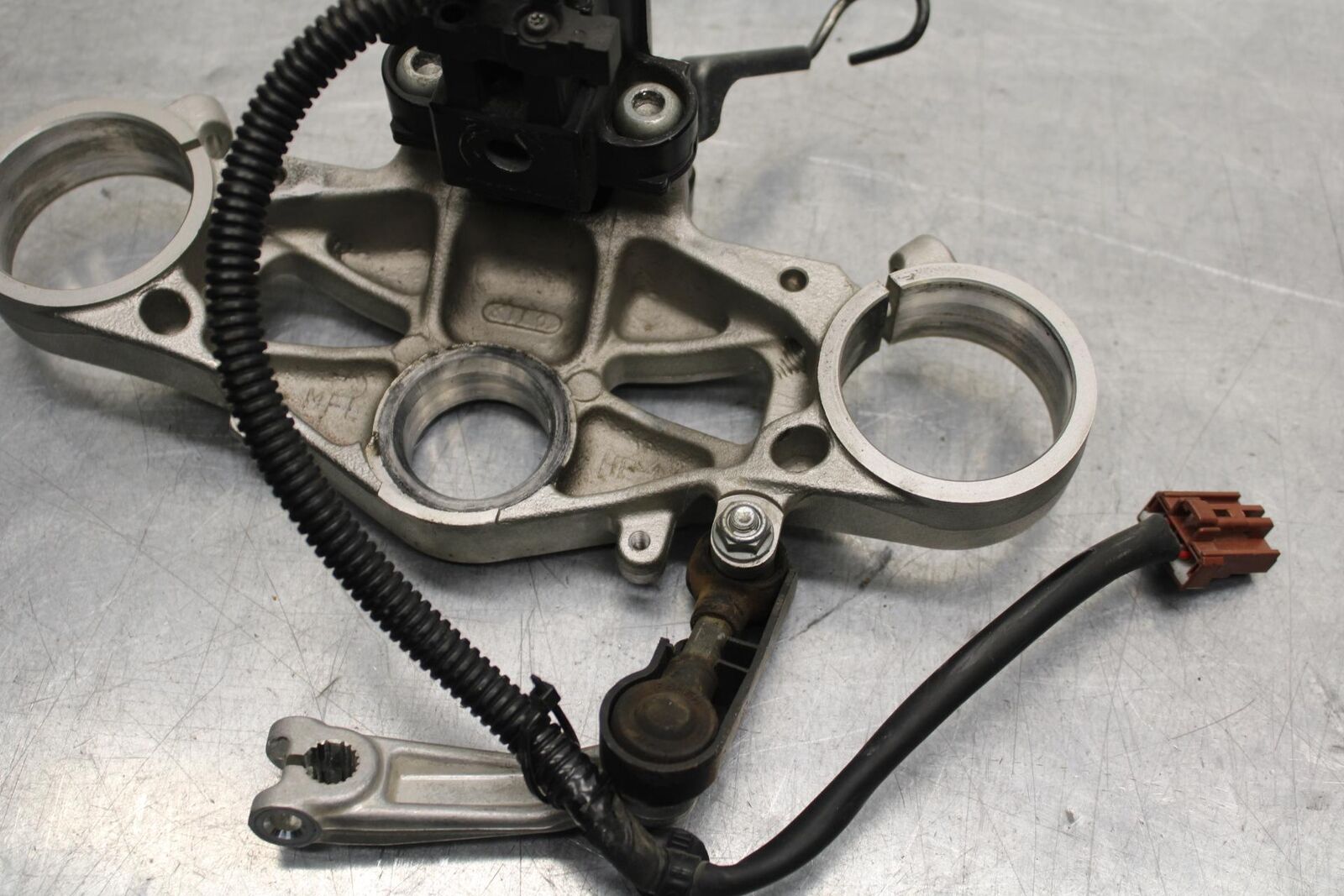 2008 Honda CBR1000RR FORKS UPPER TRIPLE TREE CLAMP 53300-MFL-000 BB579