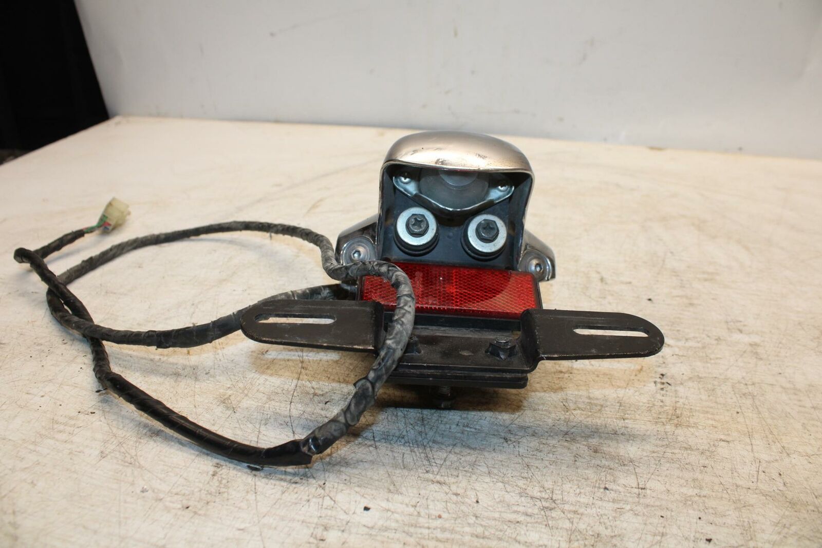 06-21 KAWASAKI VULCAN 900 LICENSE PLATE LIGHT BB363