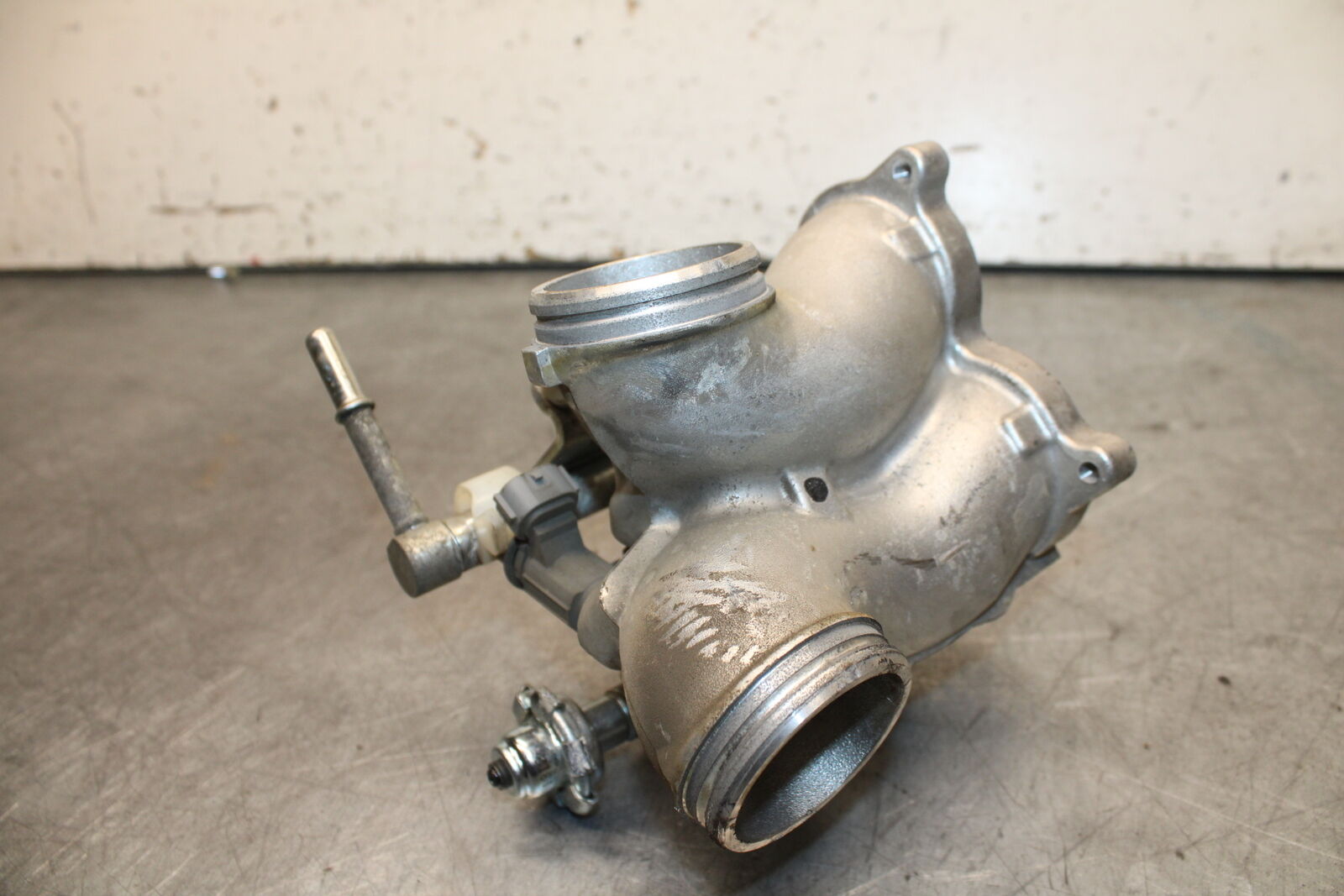14-15 YAMAHA V STAR 1300 XVS1300CT TOURER AIR INTAKE MANIFOLD BB722