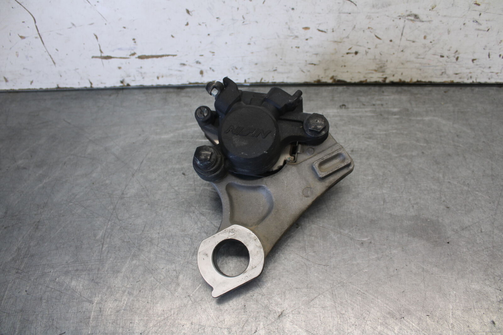 09-14 YAMAHA YZF R1 REAR BACK BRAKE CALIPER W MOUNT BRACKET BB696