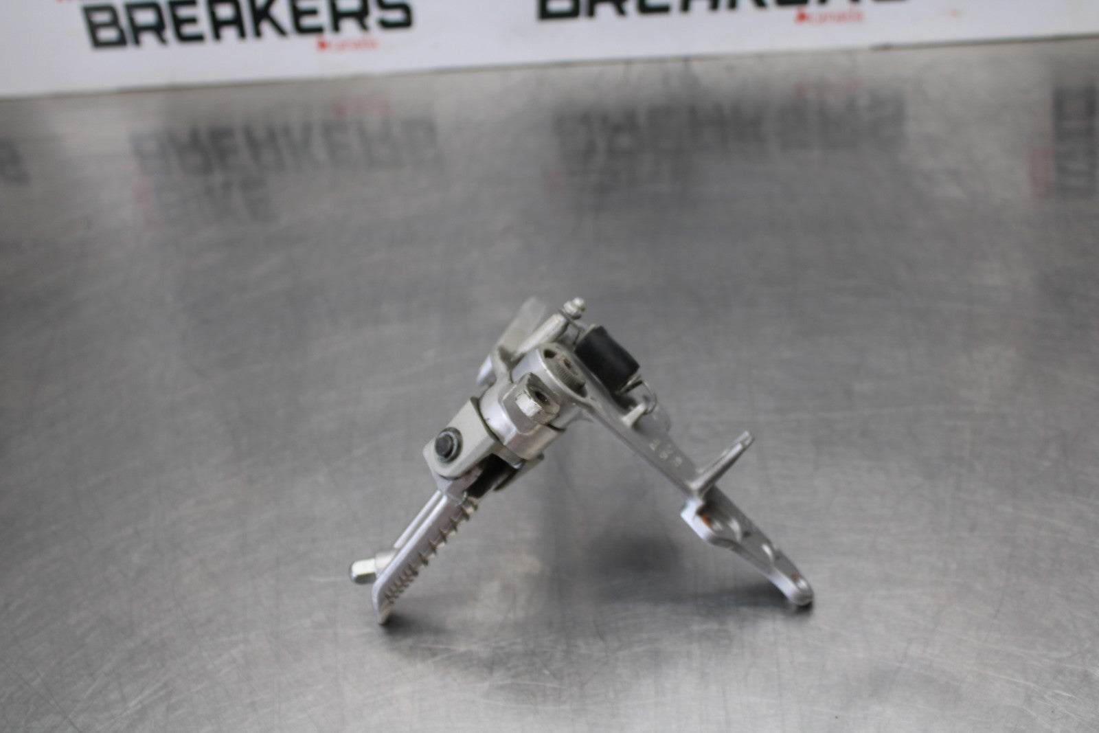 07 SUZUKI GSXR1000 RIGHT REARSET REAR SET DRIVER FOOT PEG REST STOP BB770