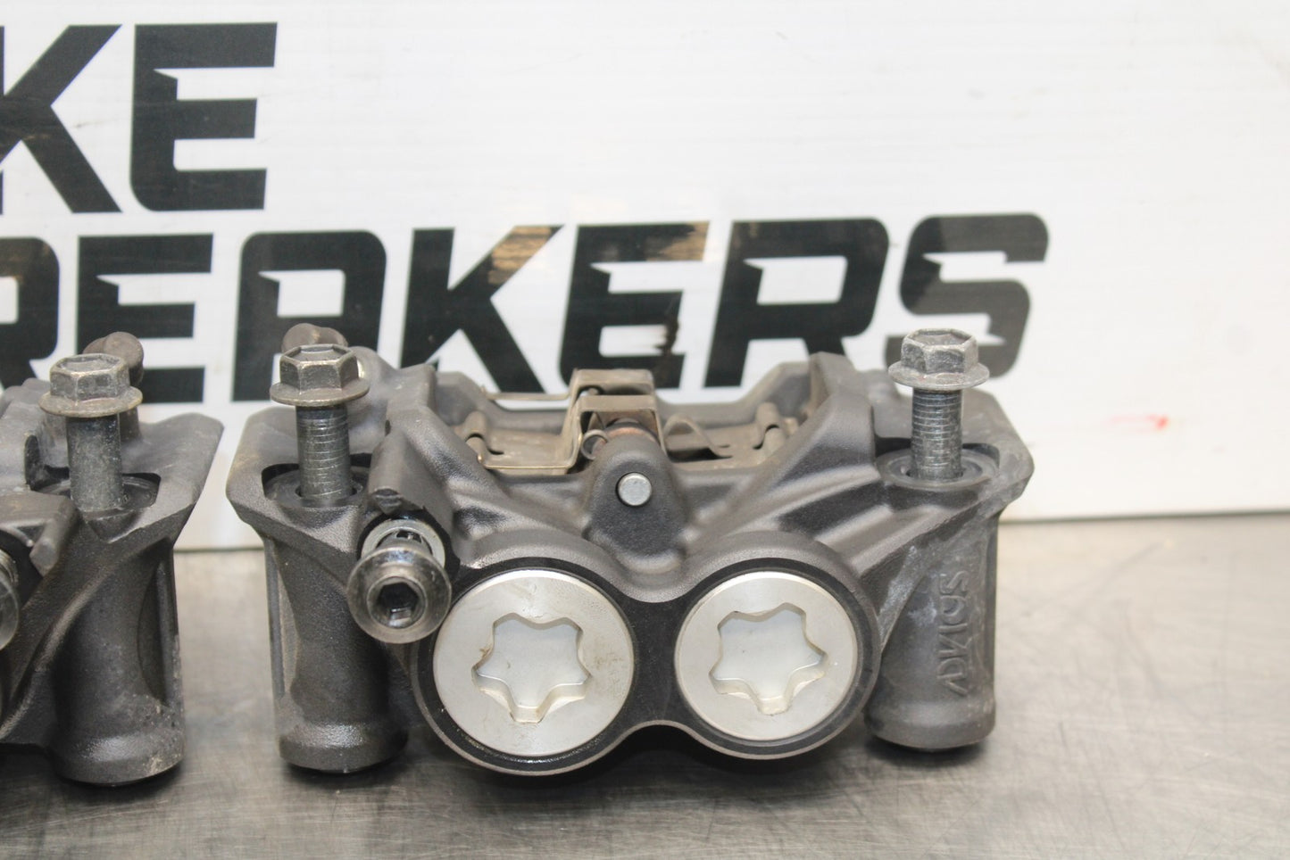 22-25 YAMAHA YZF R7 RIGHT LEFT FRONT BRAKE CALIPER SET PAIR CALIPERS BB769