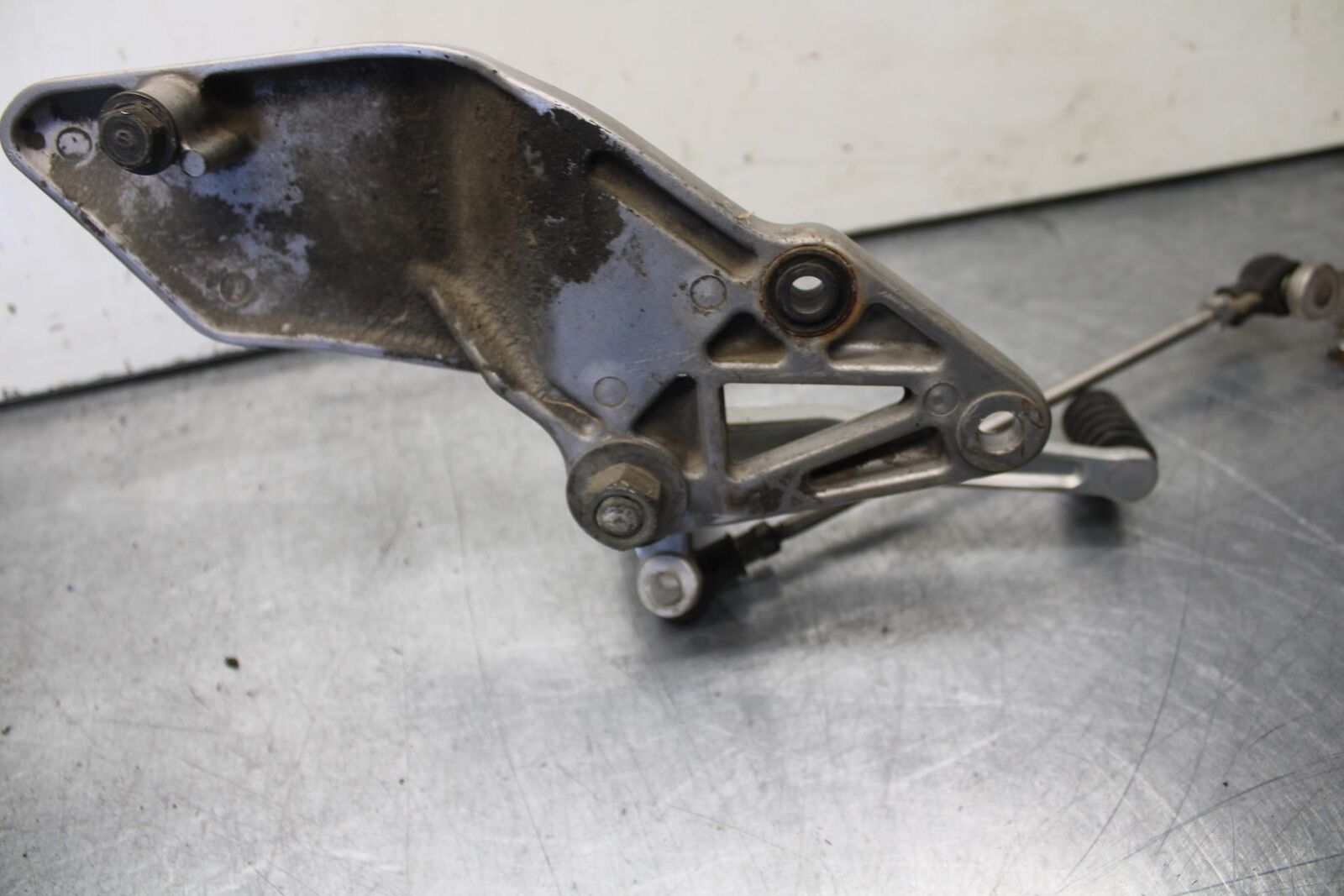 1995 Suzuki RF600R LEFT REARSET REAR SET DRIVER FOOT PEG SHIFTER BB615