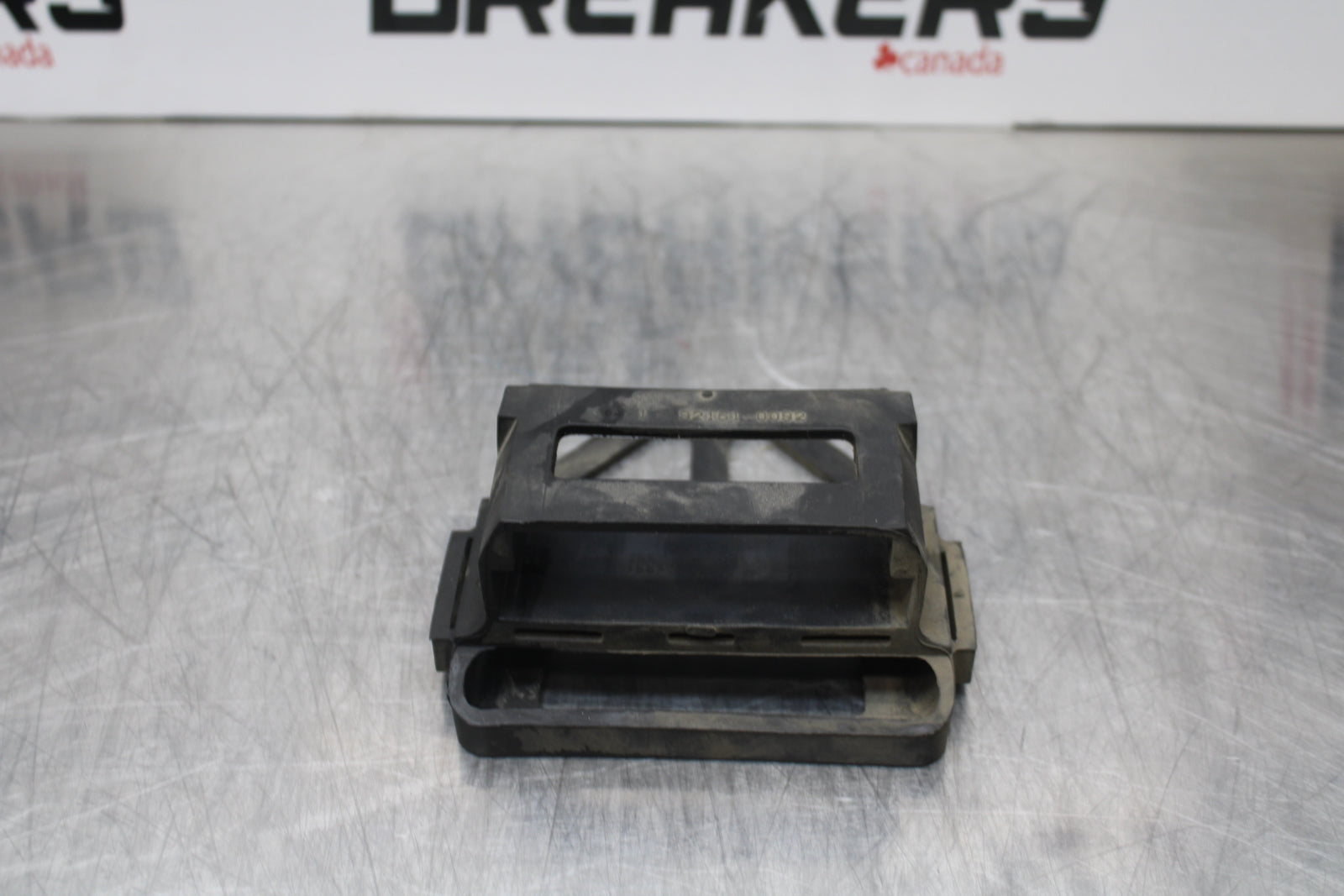 04-05 KAWASAKI NINJA ZX10R ECU ECM RELAY HOLDER BRACKET BB163