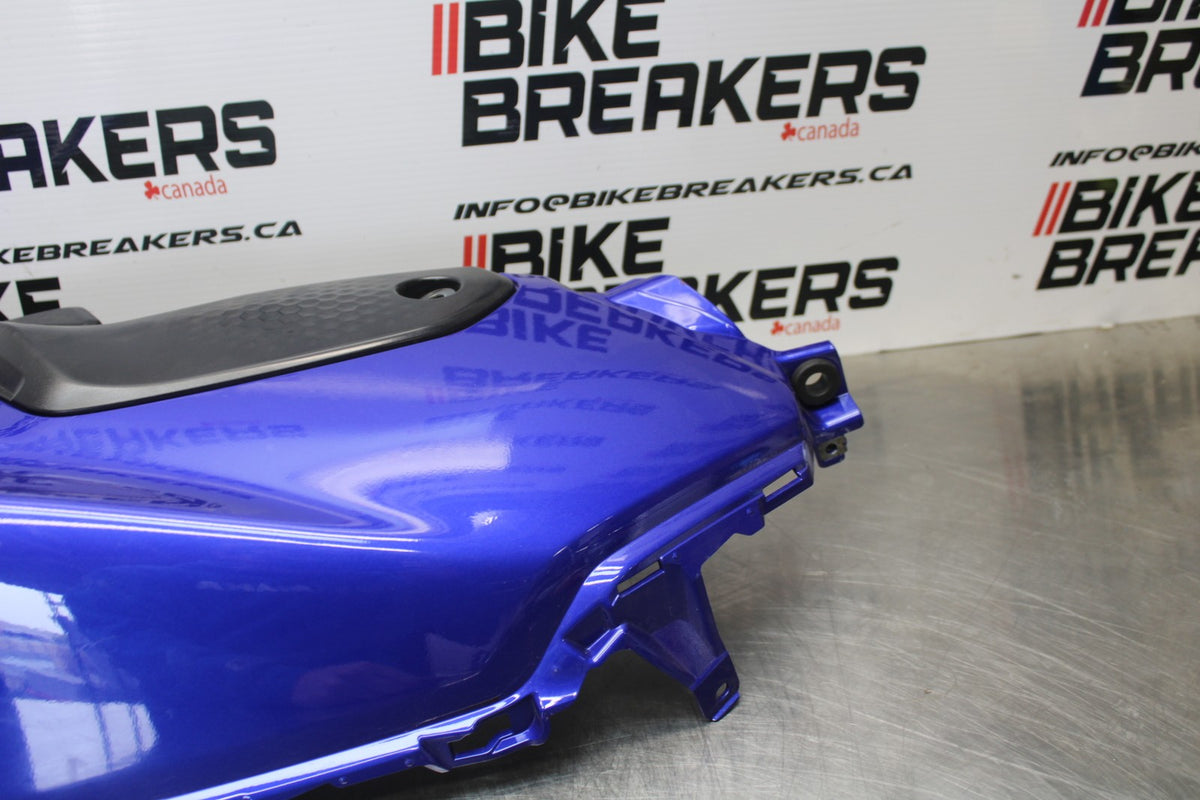 23-24 YAMAHA MT-07 RIGHT FRONT UPPER MID SIDE FAIRING COWL PLASTIC BB194