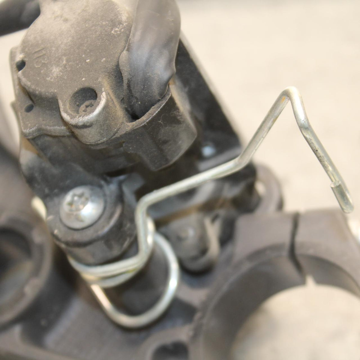 06-07 SUZUKI GSXR750 IGNITION LOCK KEY SET W/ SEAT LOCK AND TOP CLAMP BB645