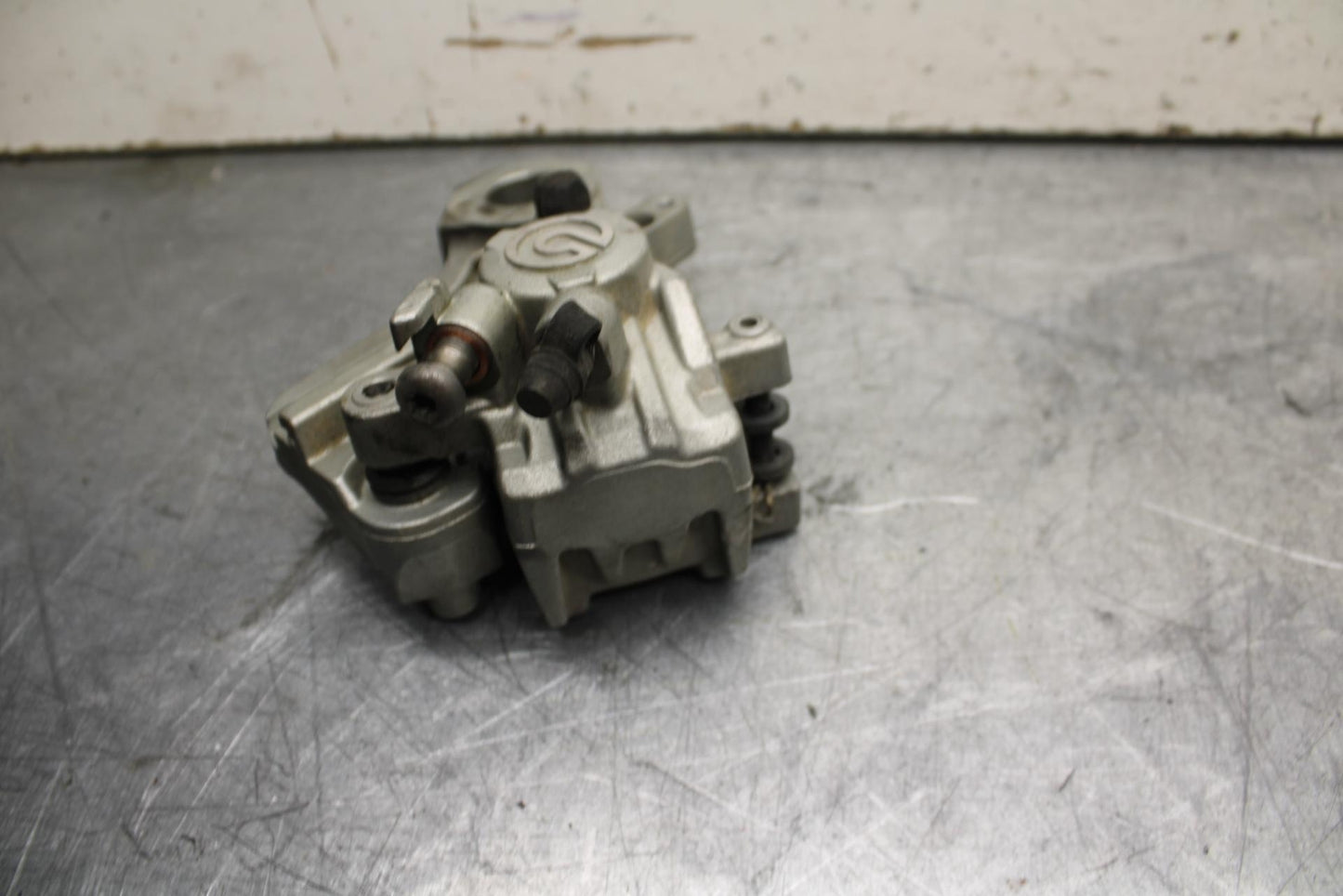 16-18 KTM 690 DUKE REAR BACK BRAKE CALIPER W MOUNT BRACKET BB631