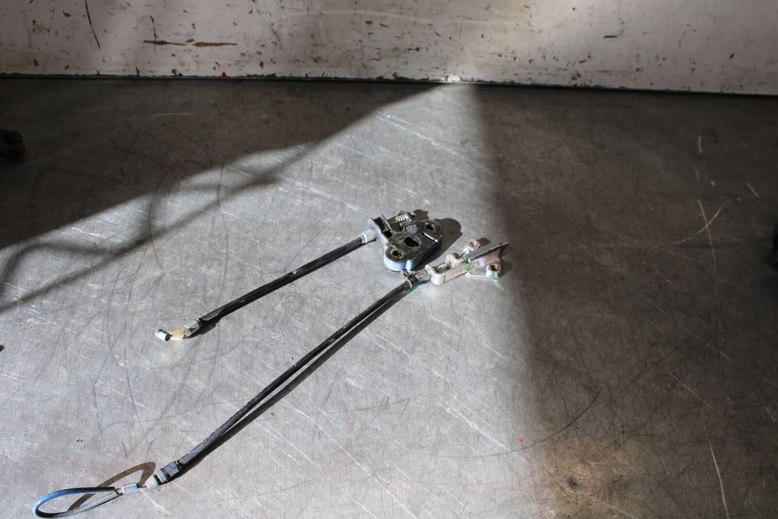 19-22 KAWASAKI Z400 REAR & FRONT SEAT LATCH LOCK ASSEMBLY BB708