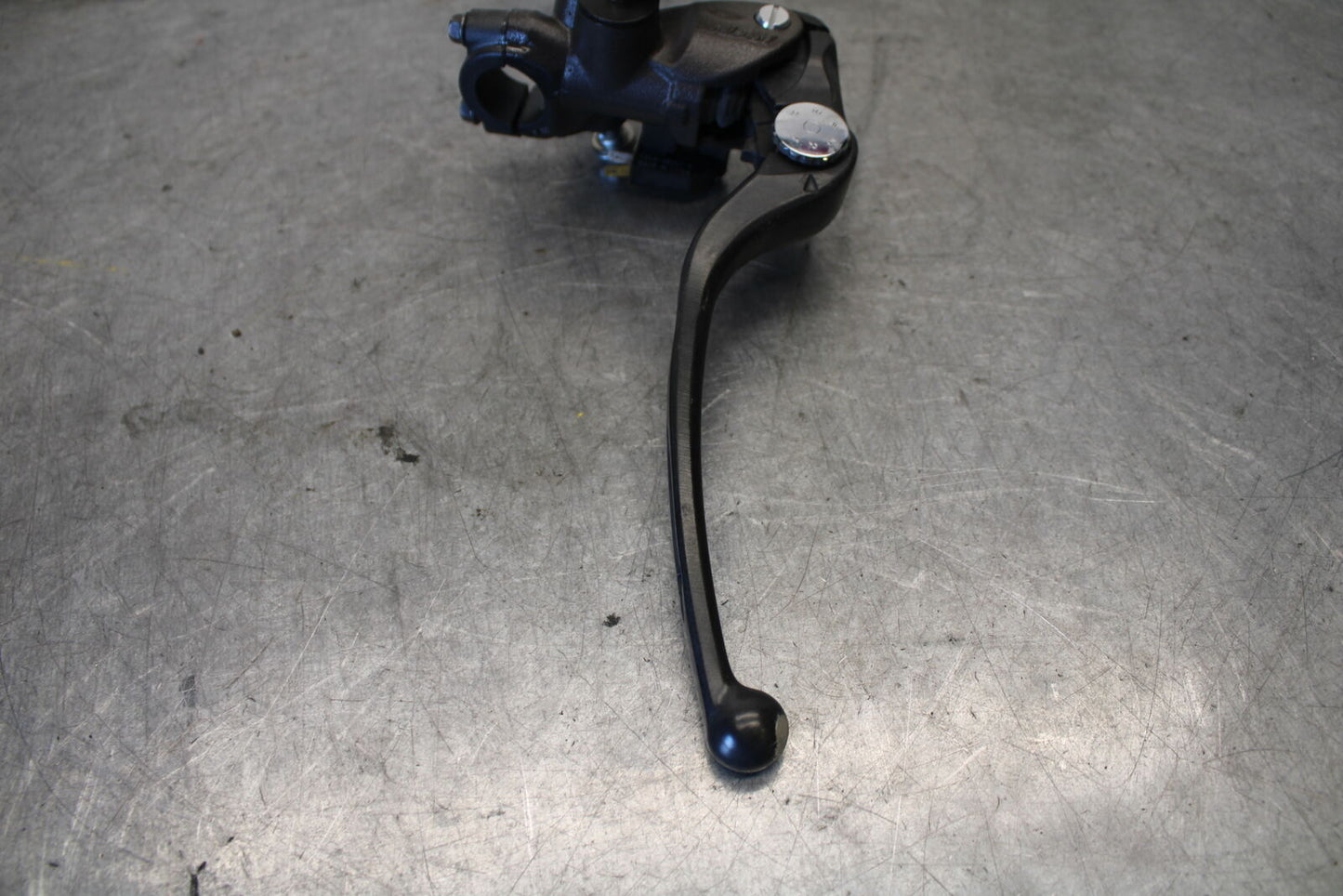 11-24 SUZUKI GSXR750 FRONT BRAKE MASTER CYLINDER w/ LEVER BB687
