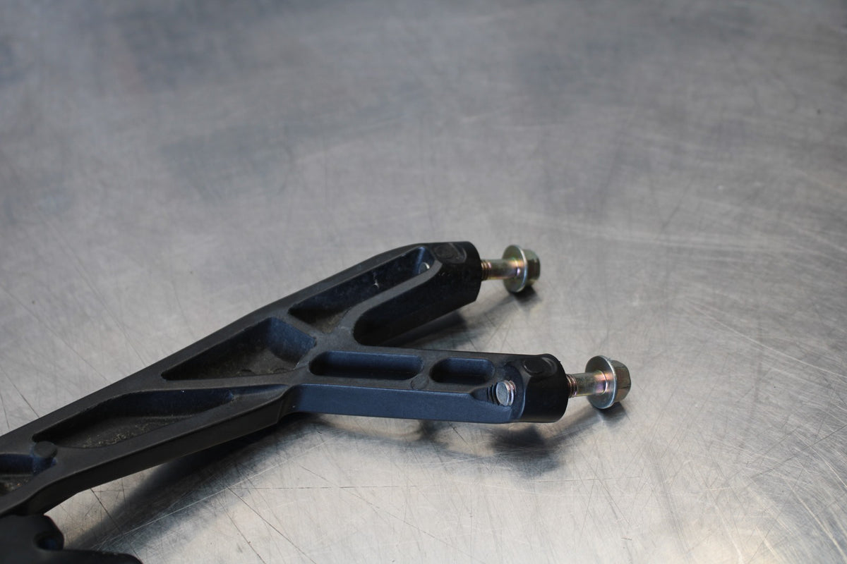 22-25 YAMAHA YZF R7 RIGHT REAR BACK PASSENGER PEG BB176