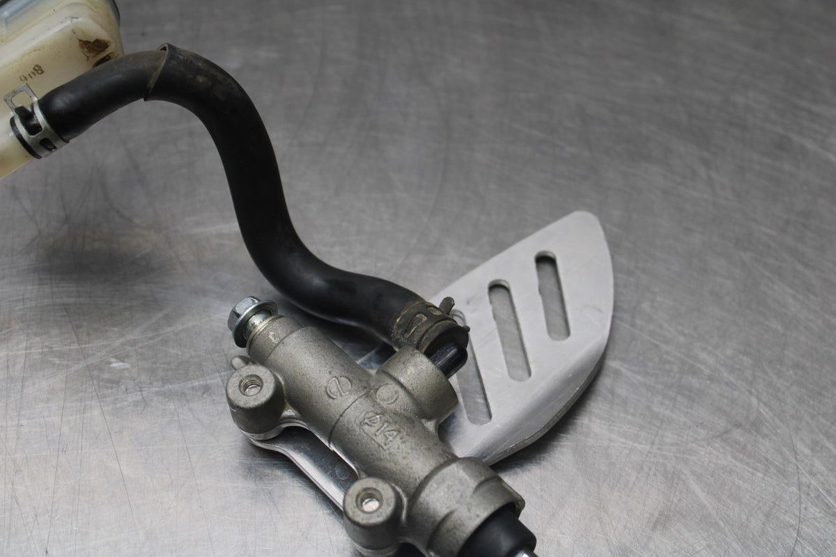 06-07 SUZUKI GSXR 600 REAR BACK BRAKE MASTER CYLINDER W RESERVOIR BB845