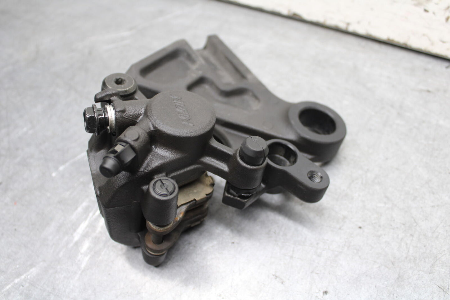 13-18 KAWASAKI NINJA ZX6R REAR BRAKE CALIPER W MOUNT BRACKET 43080-0114-DJ BB666