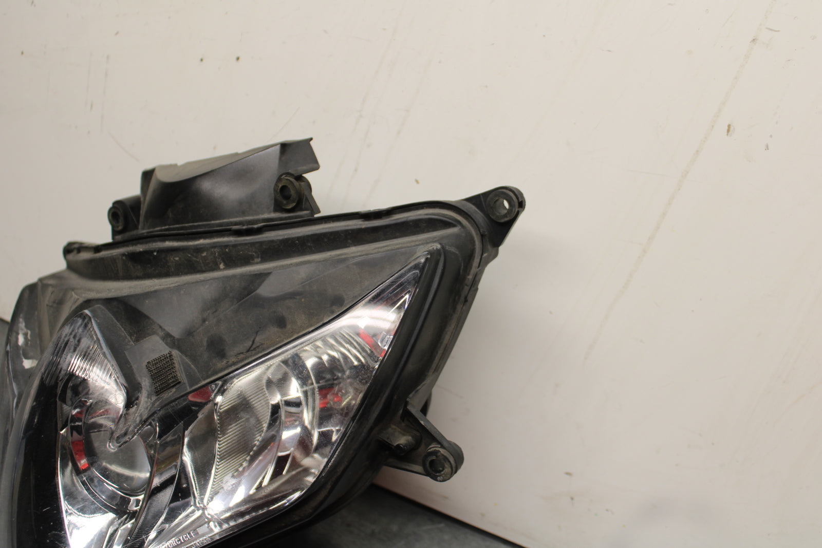 08-10 SUZUKI GSXR 600 FRONT HEADLIGHT HEAD LIGHT LAMP BB753
