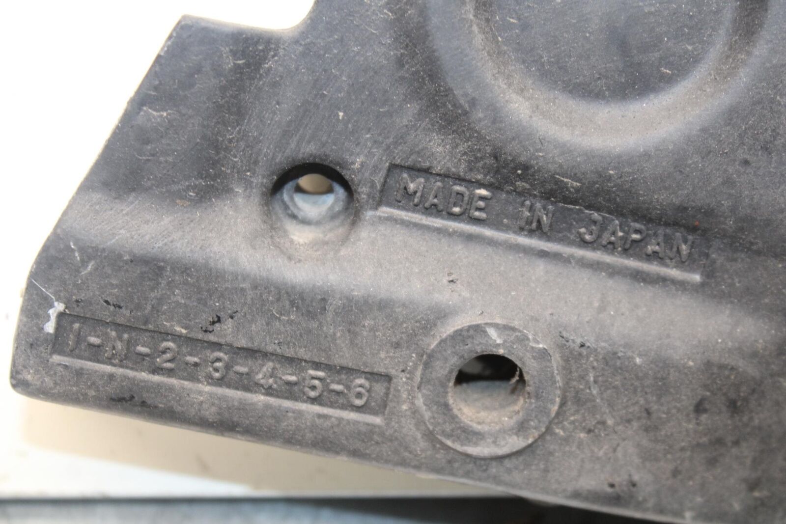 1988 Yamaha FZ600 ENGINE SPROCKET COVER BB601