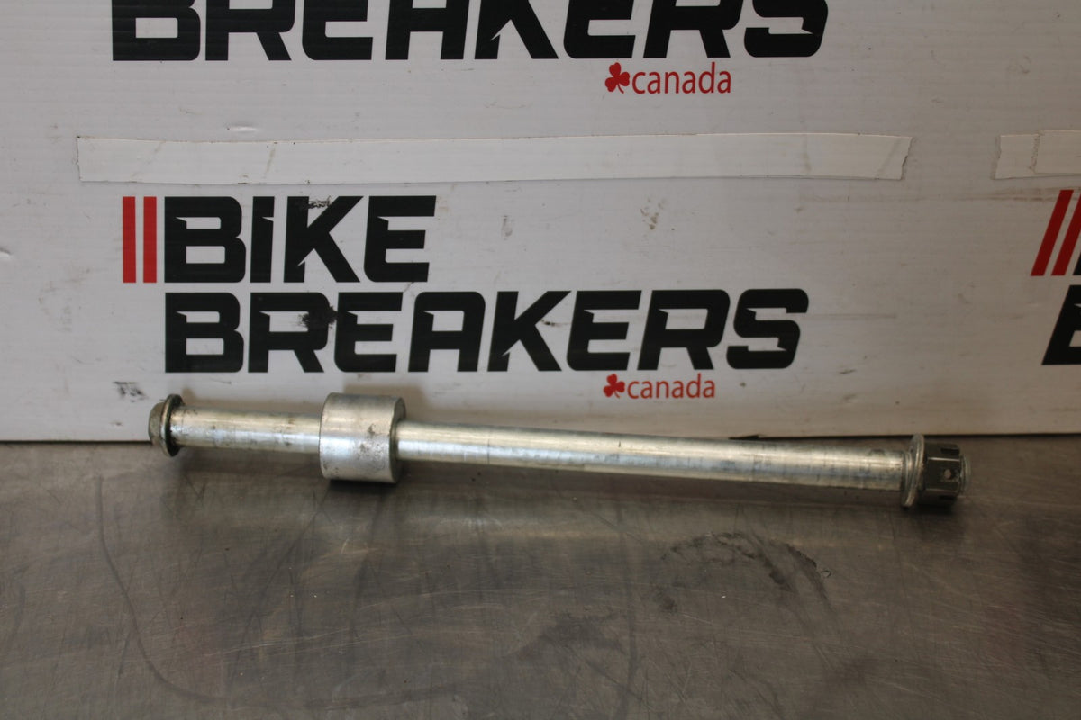 07 SUZUKI BOULEVARD M50 REAR AXLE BACK WHEEL RIM PIVOT BOLT AXEL BB897