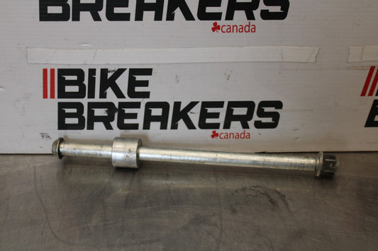 07 SUZUKI BOULEVARD M50 REAR AXLE BACK WHEEL RIM PIVOT BOLT AXEL BB897