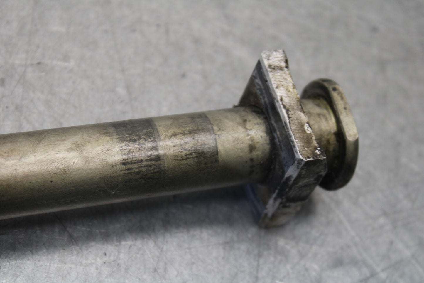 16 KAWASAKI NINJA ZX10R REAR AXLE BACK WHEEL RIM BOLT AXEL 41068-0613 BB650