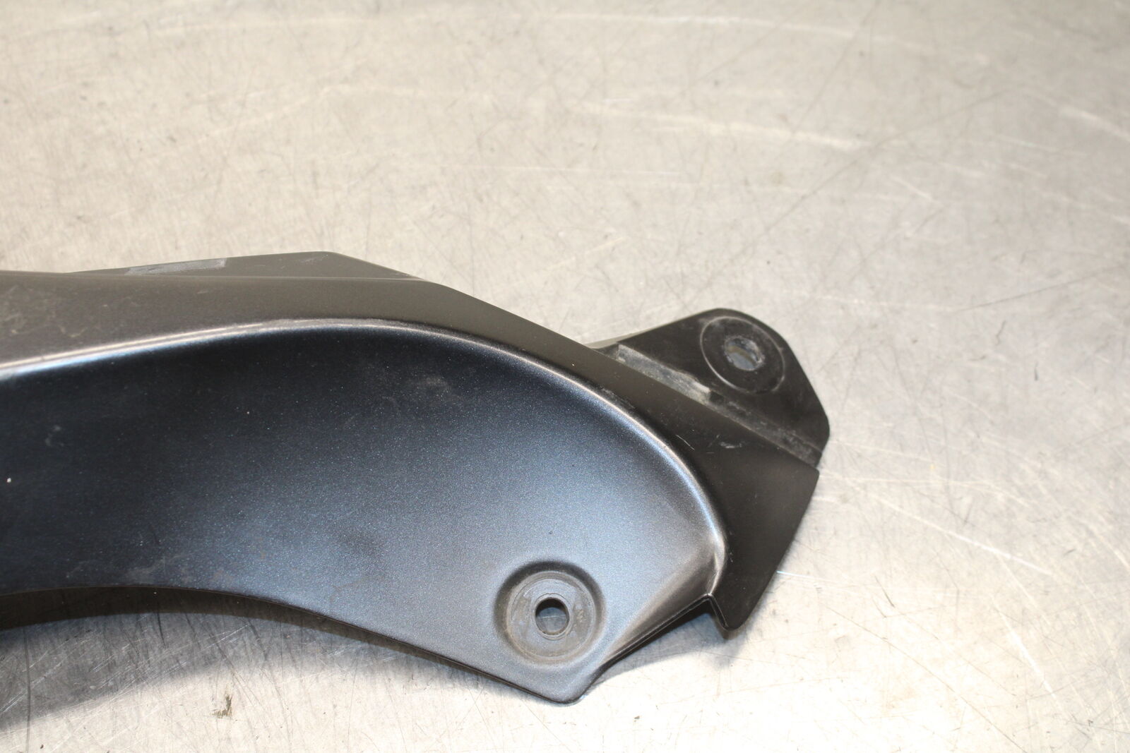 08-10 SUZUKI GSXR 600  RIGHT FRONT UPPER MID SIDE FAIRING COWL PLASTIC BB630